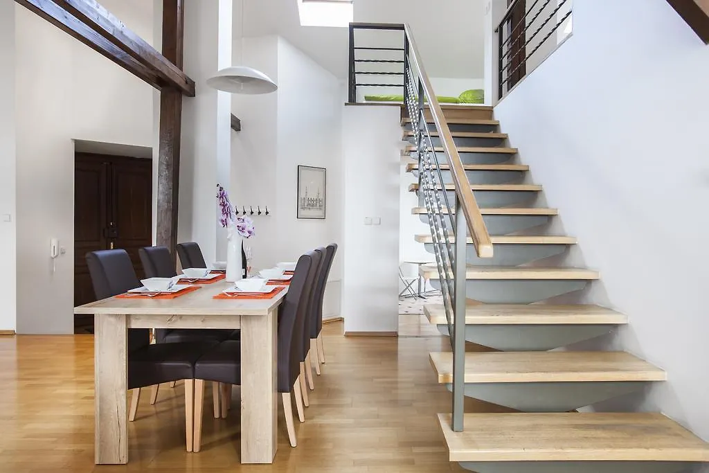 Riverview Apartments Praga