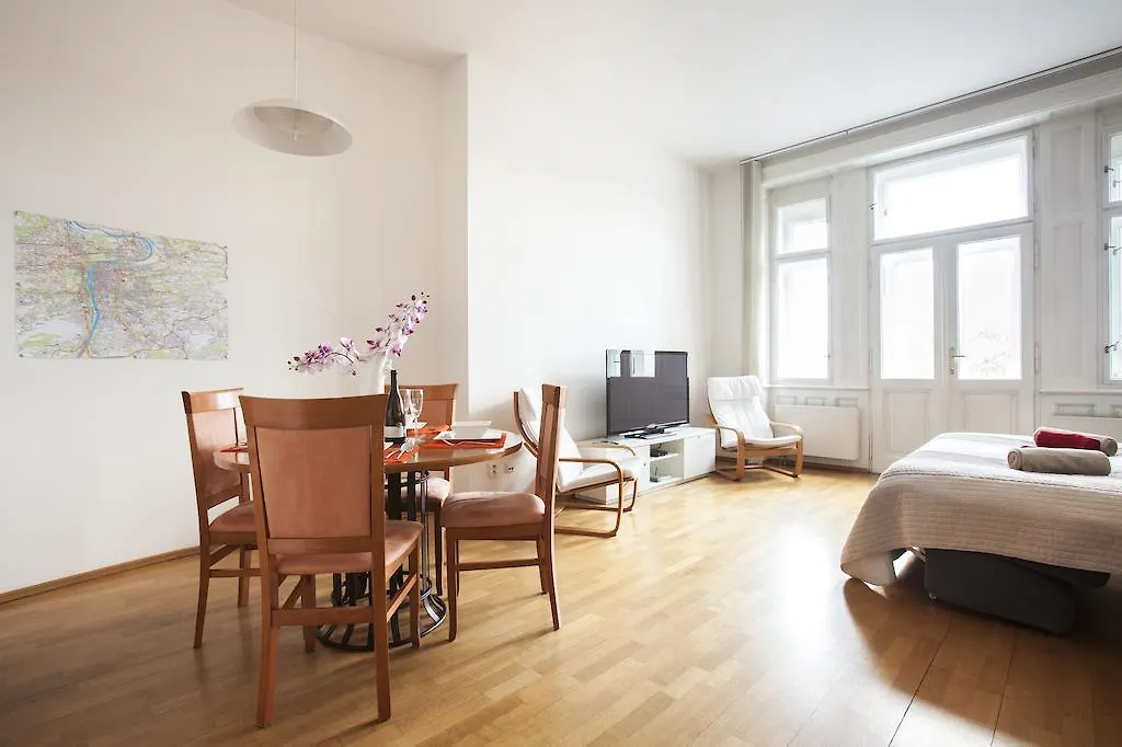 Riverview Apartments Praga