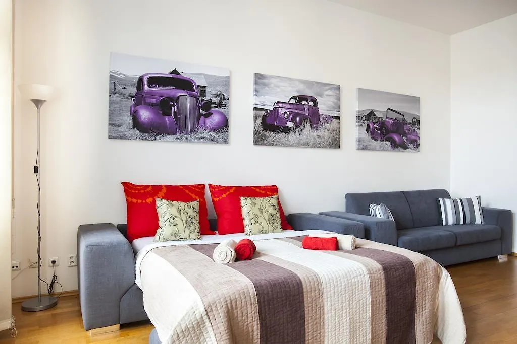 Riverview Apartments Praga